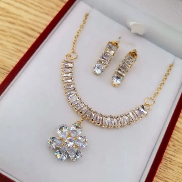3 pcs Beautiful Flower necklace Set